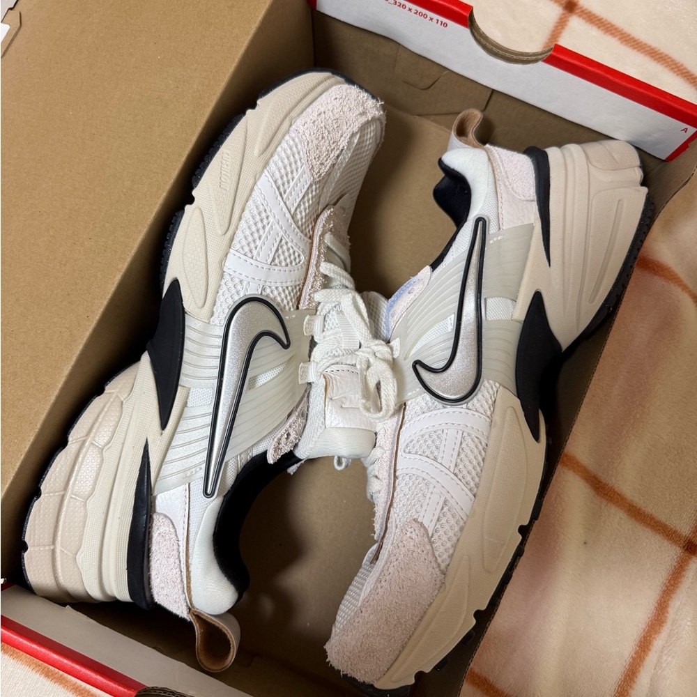Nike  V2K Run Sneaker